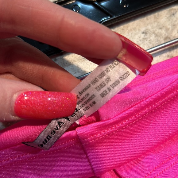 Neon pink short - Picture 3 of 4